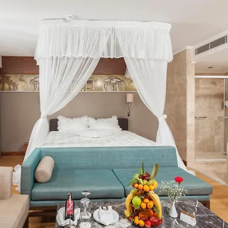 Commodore Elite Suites & Spa Ultra All Inclusive (Adults Only)-3