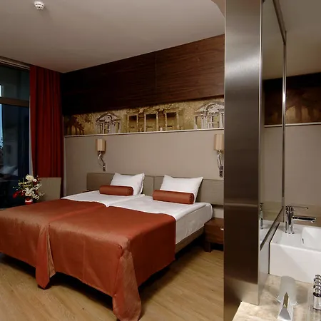 Commodore Elite Suites & Spa Ultra All Inclusive (Adults Only)-3